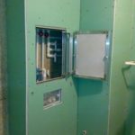 Как спрятать канализационные трубы в стене или в коробе