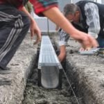 Как правильно устанавливать водоотводные лотки