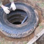 Экономичная выгребная яма из покрышек для дачи